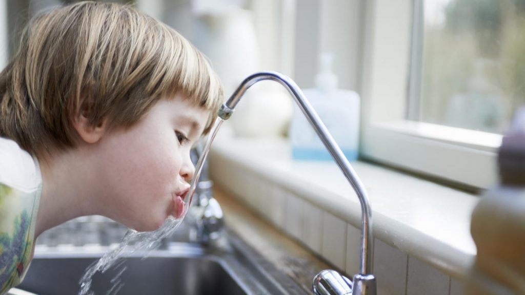 Günde 8 bardak efsanesini çürütmek ve susuz kalmamak için günde ne kadar su içmelisiniz? 2 suicmek