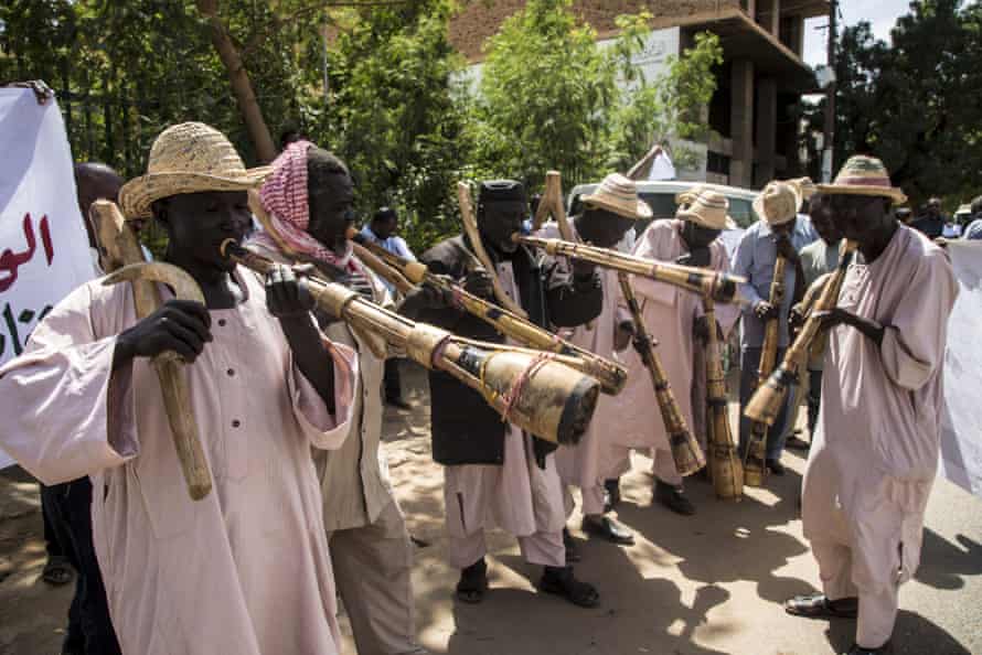 Hartum, Sudan'daki Büyük Etiyopya Rönesans barajına karşı protestocular